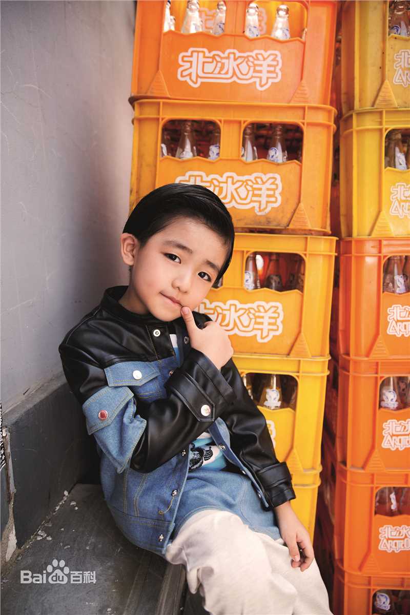 《童装风采》杂志封面