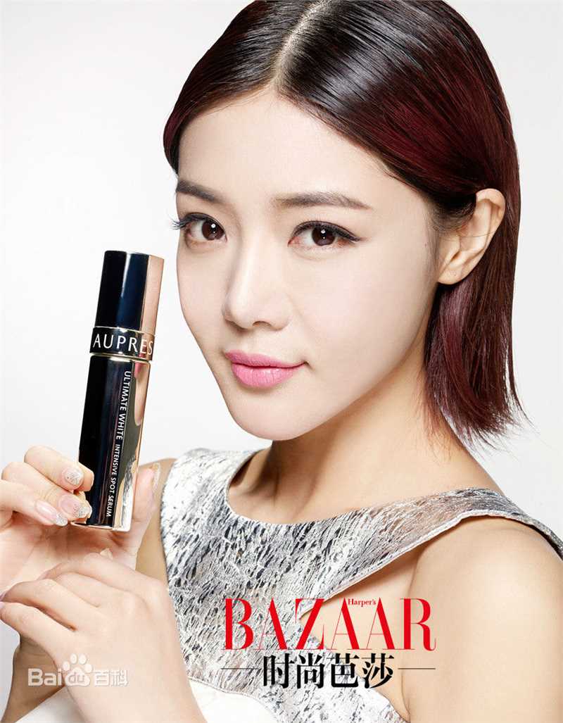 最优质邓家佳(Deng Jiajia)在《时尚芭莎》中的相册