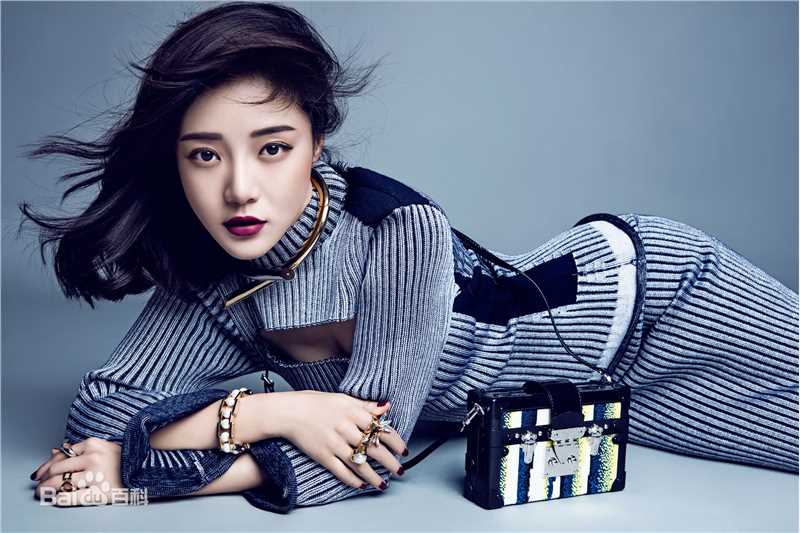 最优质邓家佳(Deng Jiajia)在《时尚芭莎》中的相册