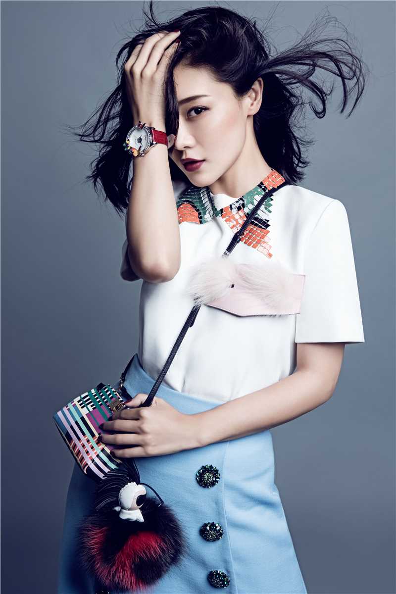 最优质邓家佳(Deng Jiajia)在《时尚芭莎》中的相册