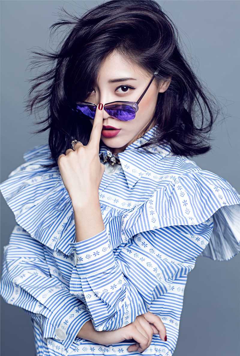 最优质邓家佳(Deng Jiajia)在《时尚芭莎》中的相册