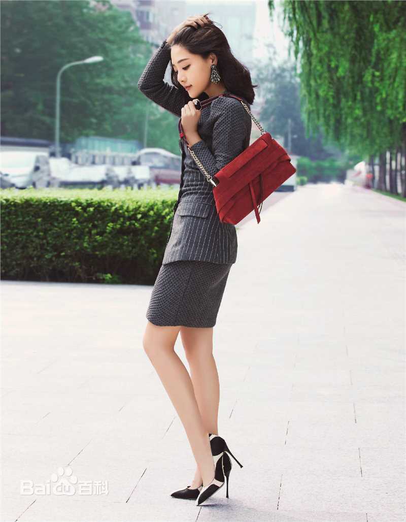 最全邓家佳(Deng Jiajia)在《伊周》中的相册