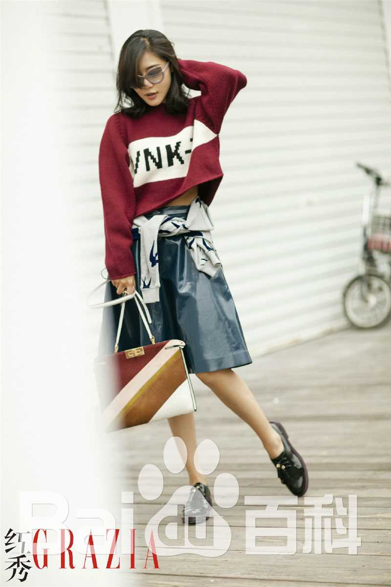 邓家佳(Deng Jiajia)在《红秀》中的