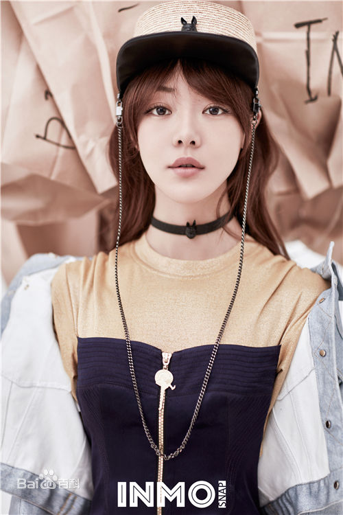 最新邓家佳(Deng Jiajia)在《INMO》中的壁纸