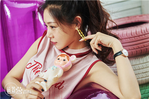 高清邓家佳(Deng Jiajia)在《磁器》中的图册