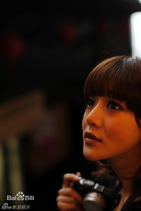 最新邓家佳(Deng Jiajia)精彩图册