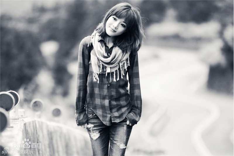 最新邓家佳(Deng Jiajia)精彩图册