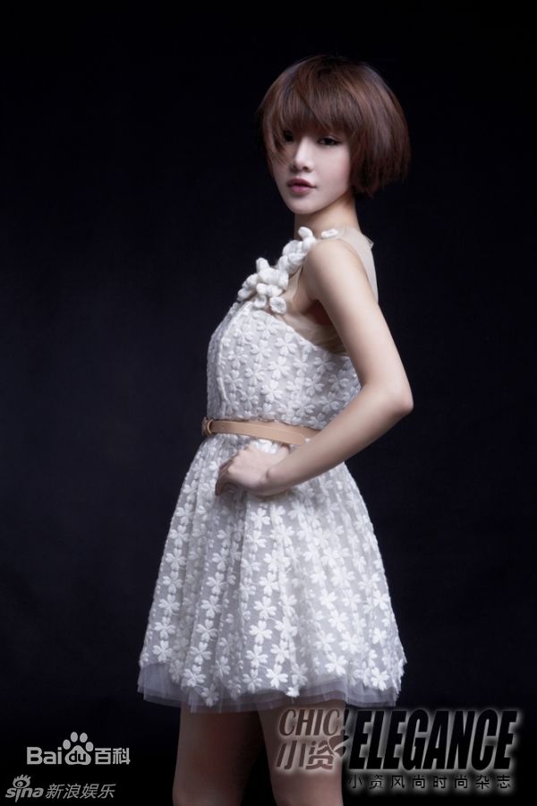 最新邓家佳(Deng Jiajia)精彩图册