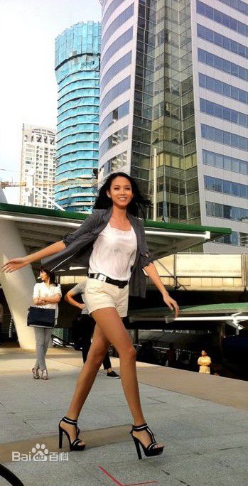 张梓琳(Eilin(Eileen))某知名品牌代言照壁纸壁纸