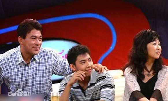 《朱时茂》封面图片