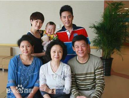 电视剧《青春期撞上更年期》剧照