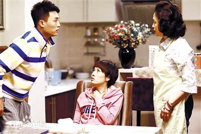 电视剧《青春期撞上更年期》剧照