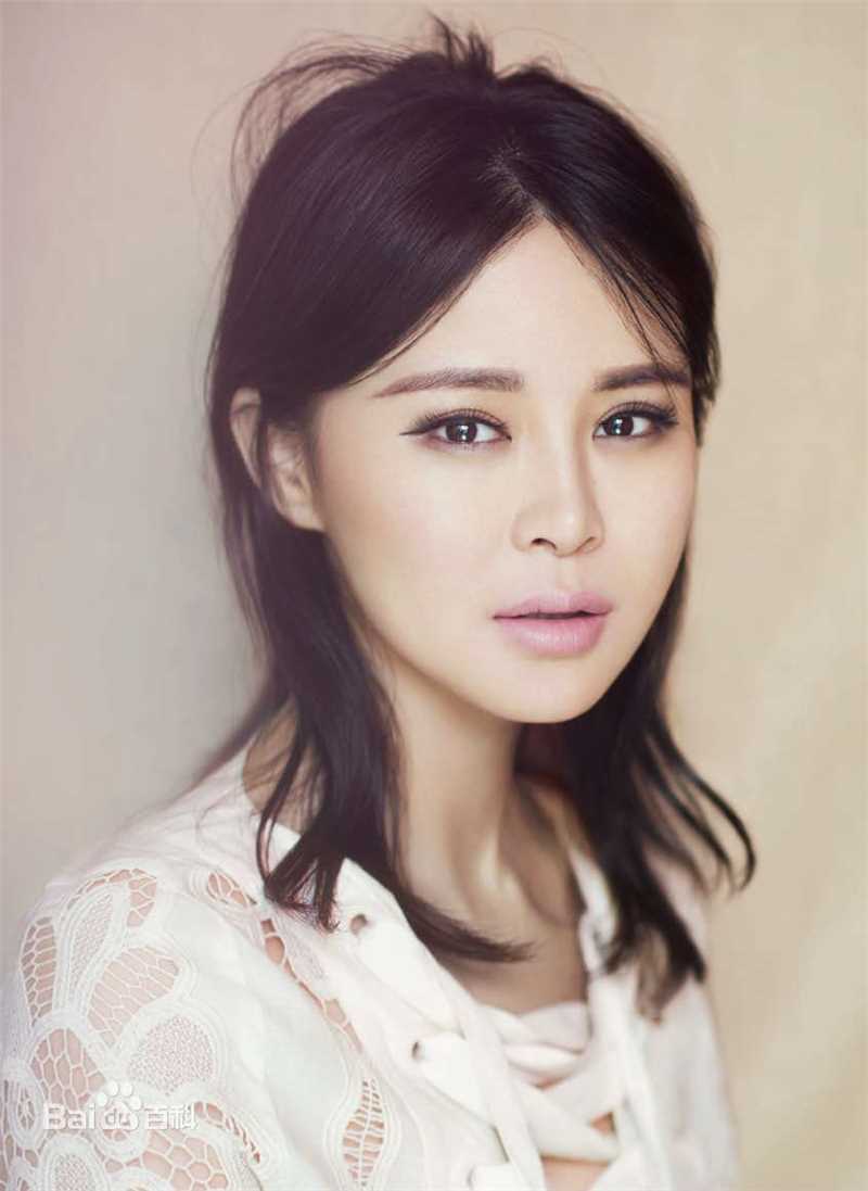 关悦(Guan Yue)最新2015杂志照壁纸