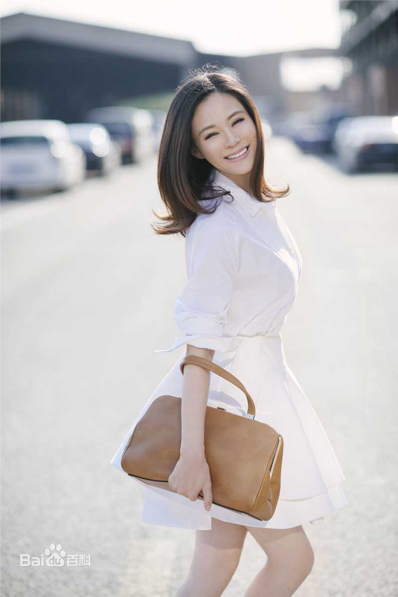 关悦(Guan Yue)最新杂志壁纸