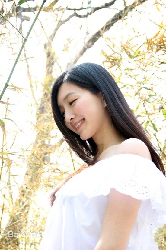 江疏影(Jiang Shuying)最新恬静壁纸