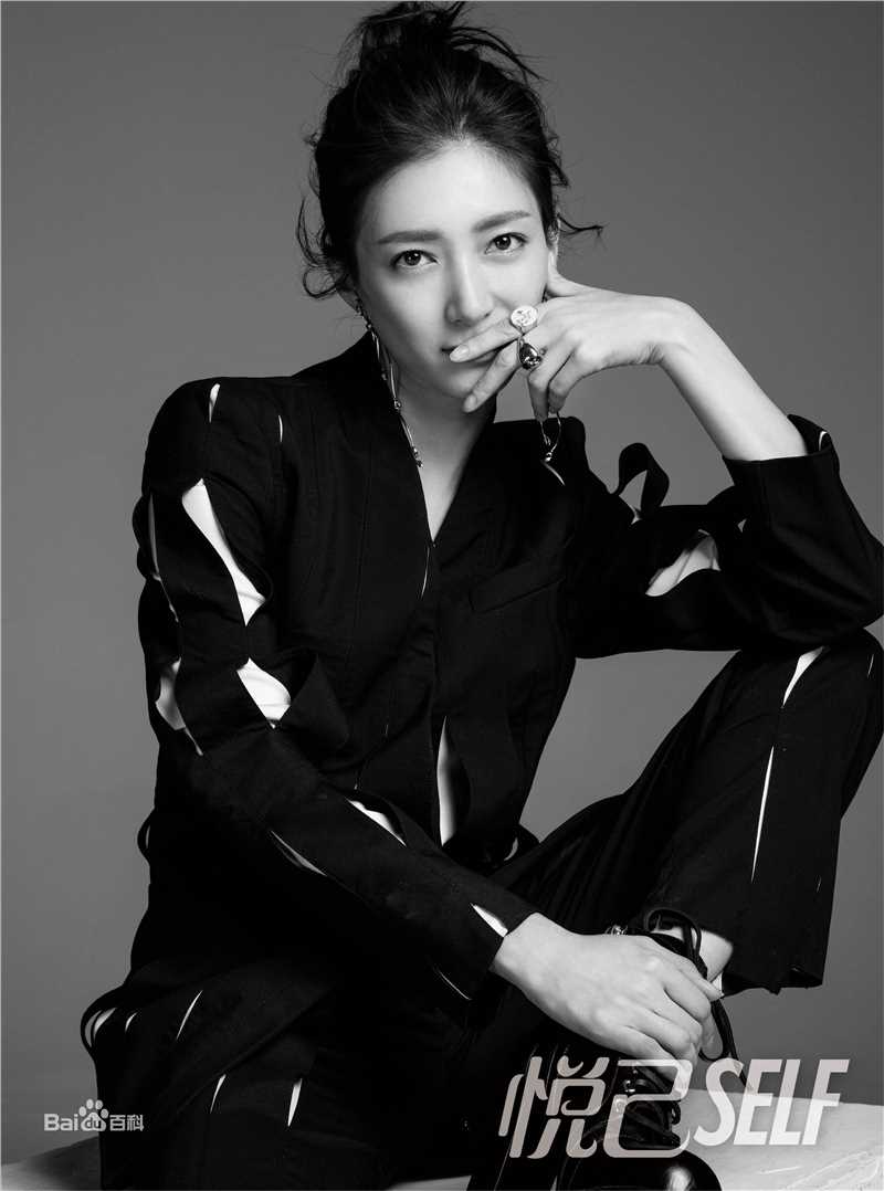 精选江疏影(Jiang Shuying)在《悦己Self》中的图册