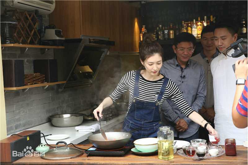 江疏影(Jiang Shuying)春蕾计划慈善公益盛典性感图片图集