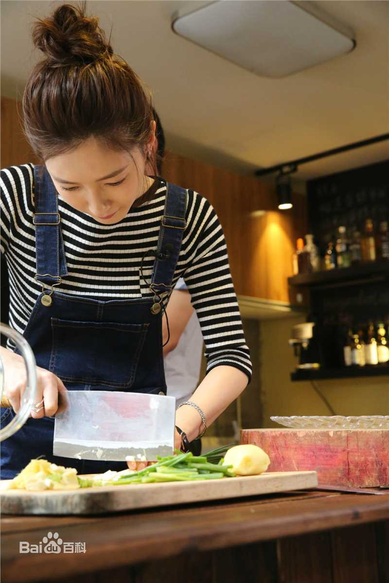 江疏影(Jiang Shuying)春蕾计划慈善公益盛典性感图片图集