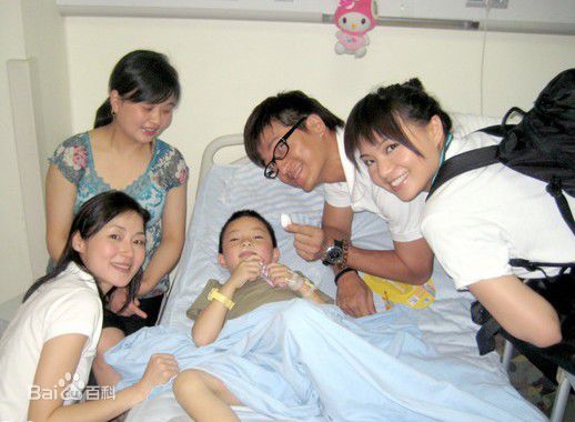 万绮雯(Joey Meng Yee Man)抗震救灾活动前后照片