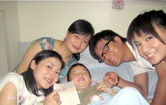 万绮雯(Joey Meng Yee Man)抗震救灾活动前后照片