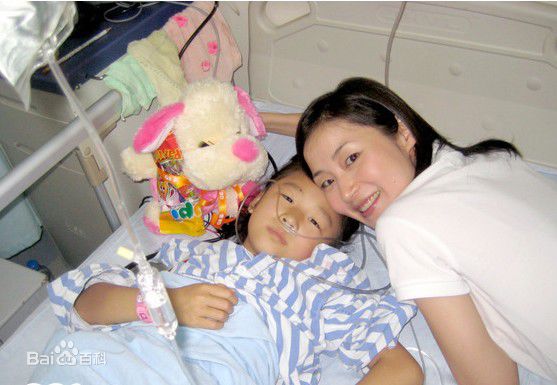 万绮雯(Joey Meng Yee Man)抗震救灾活动前后照片