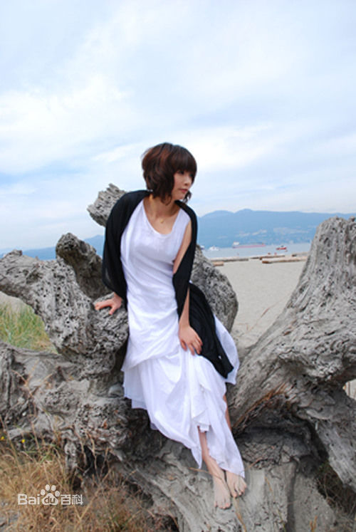 曹议文(Sherry Cao)生活照系列1前后照片