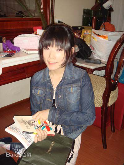 曹议文(Sherry Cao)生活照系列1前后照片