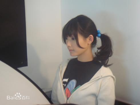 曹议文(Sherry Cao)生活照系列2素颜照壁纸