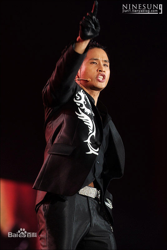 刘承俊(Yoo Seung Jun/Steve)JUN哥海口演出现场壁纸壁纸