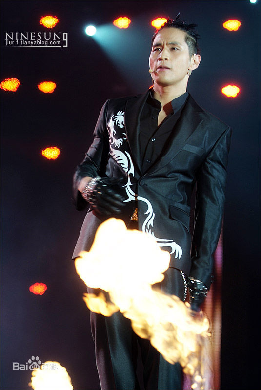 刘承俊(Yoo Seung Jun/Steve)JUN哥海口演出现场壁纸壁纸