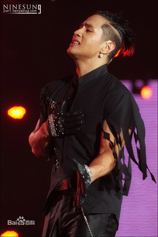 刘承俊(Yoo Seung Jun/Steve)JUN哥海口演出现场壁纸壁纸