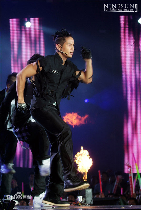 刘承俊(Yoo Seung Jun/Steve)JUN哥海口演出现场壁纸壁纸