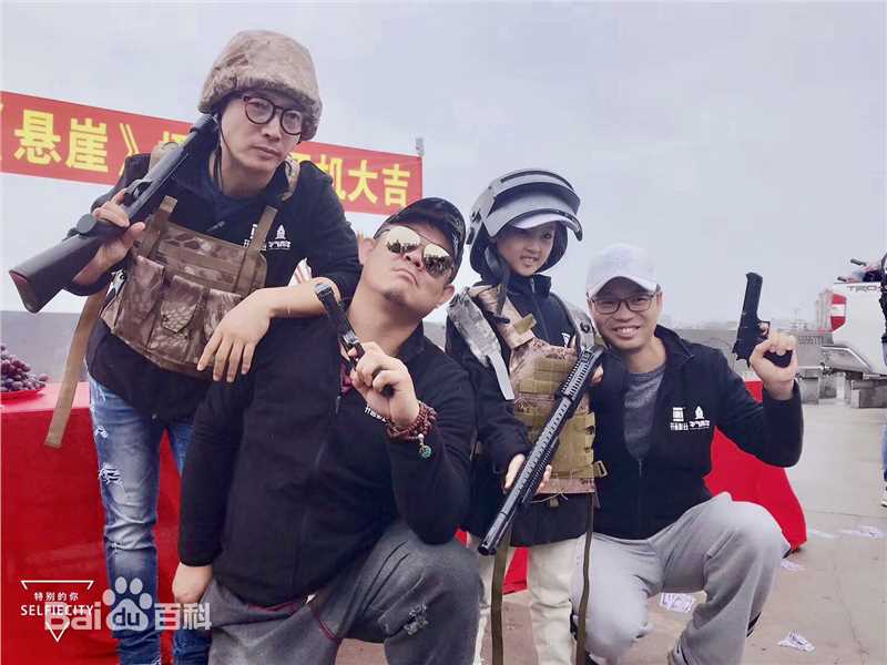 电影《悬崖》开机照