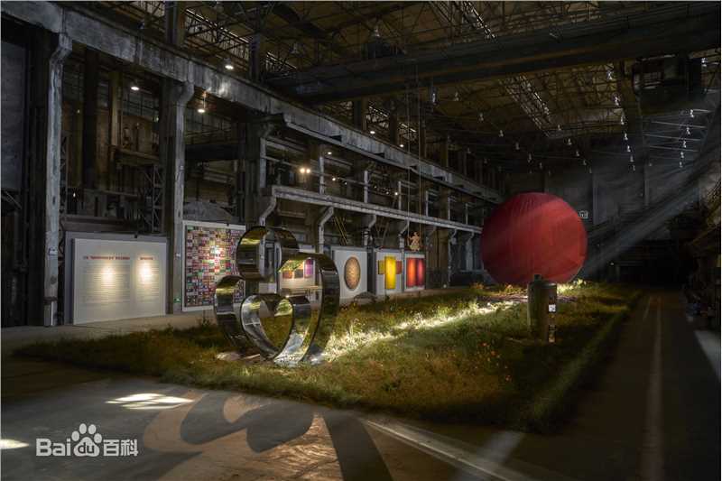 《怀抱一号》镜面不锈钢 尺寸：300x300x200 cm