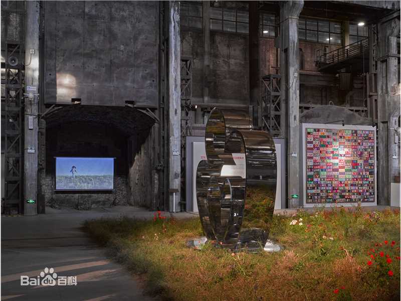 《怀抱一号》镜面不锈钢 尺寸：300x300x200 cm