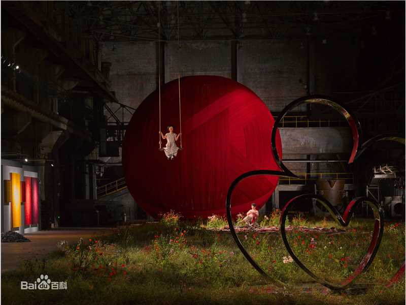 《怀抱一号》镜面不锈钢 尺寸：300x300x200 cm