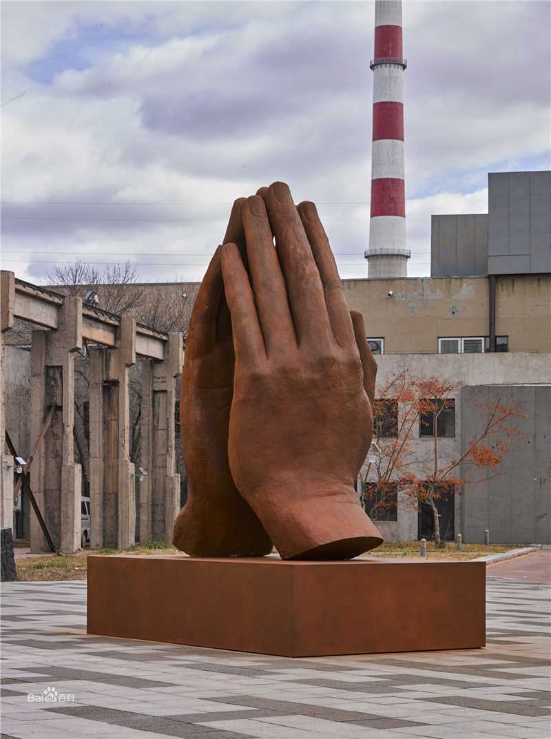 《艾的祈祷》耐候钢  440x370x220 cm, 2018