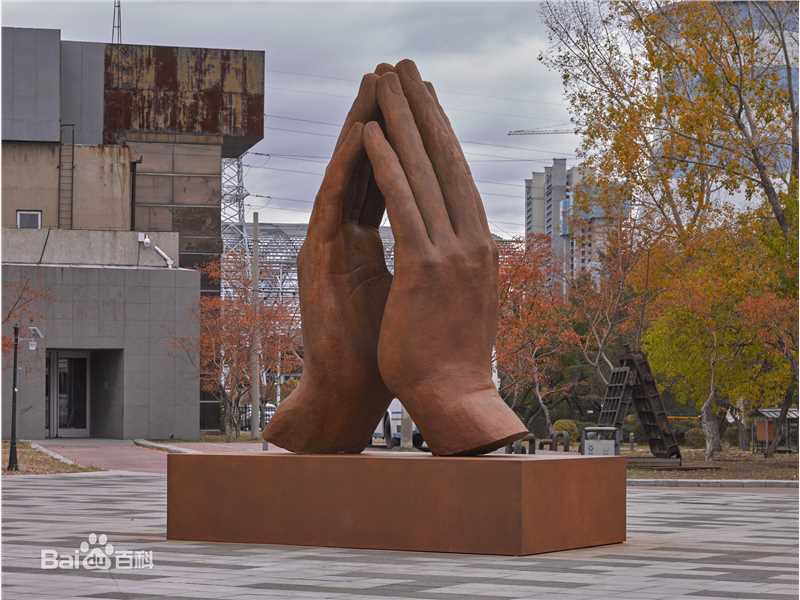 《艾的祈祷》耐候钢  440x370x220 cm, 2018