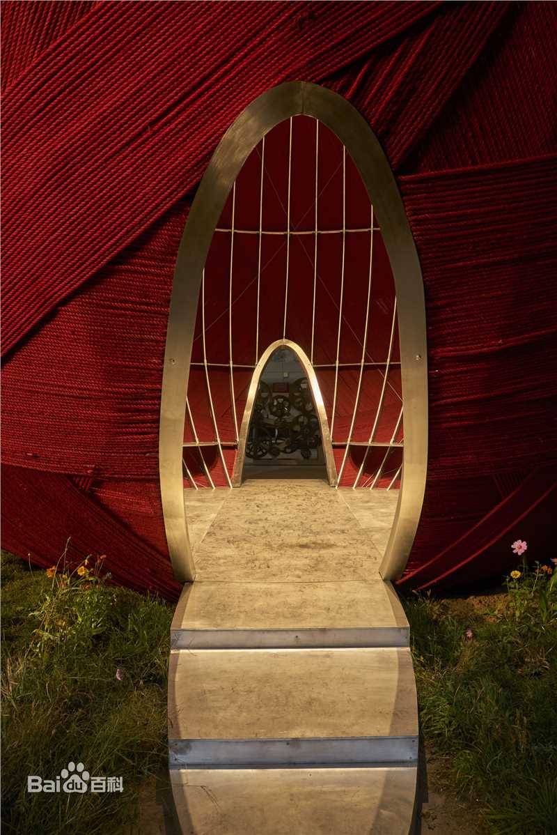 《我的母亲和我的家乡》装置 毛线、玻璃钢、硅胶1600x600cm 2012