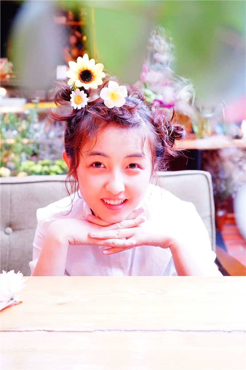 张子枫(Wendy Zhang)微“枫”前后照片