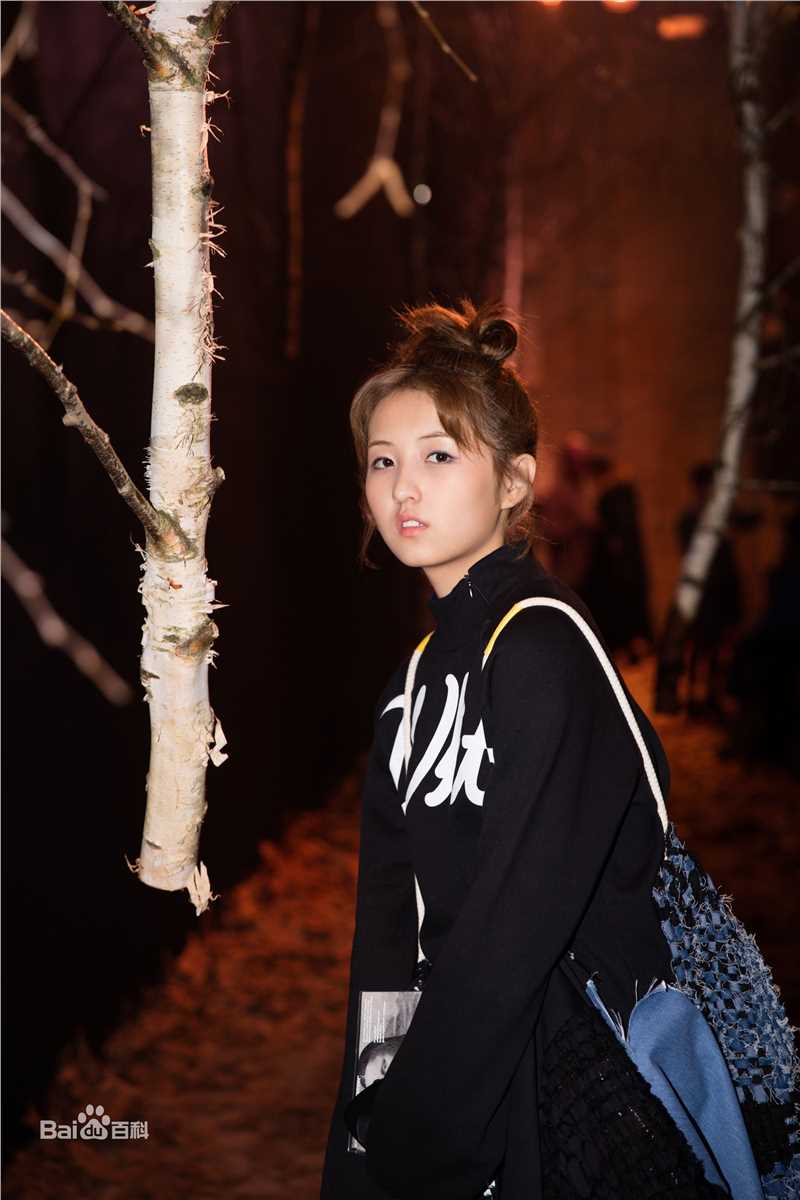 张子枫(Wendy Zhang)2017巴黎时装周生活照相册