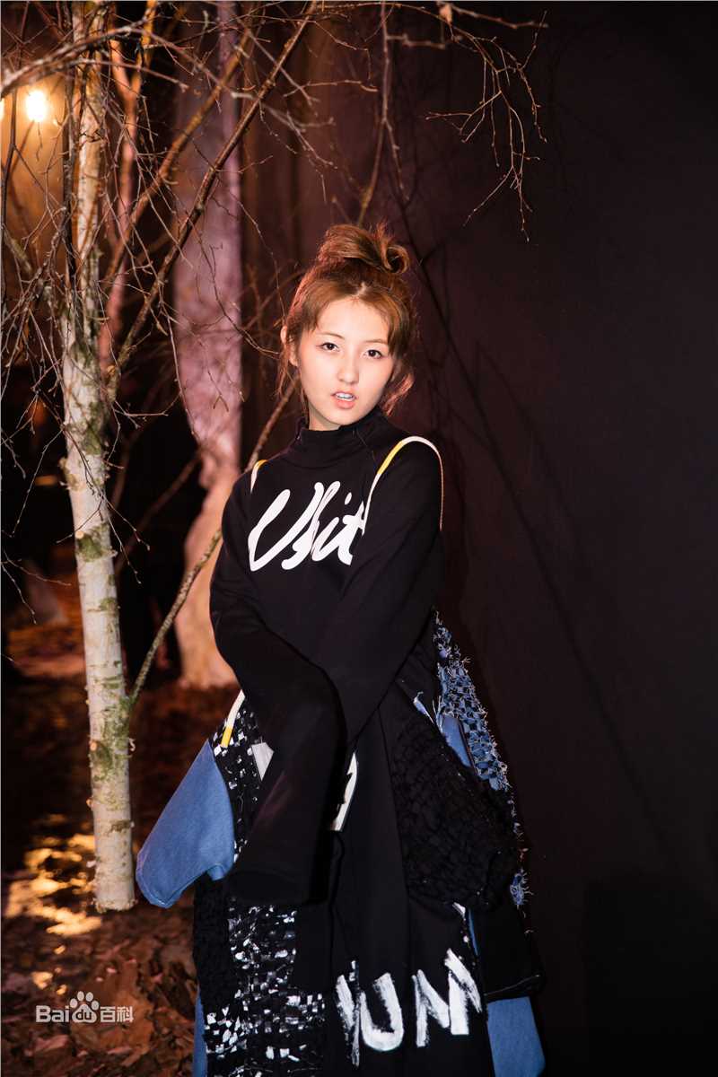 张子枫(Wendy Zhang)2017巴黎时装周生活照相册