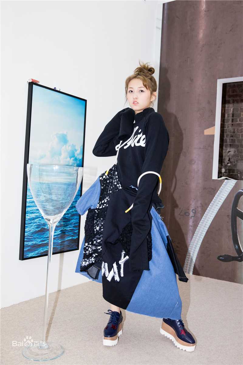 张子枫(Wendy Zhang)2017巴黎时装周生活照相册