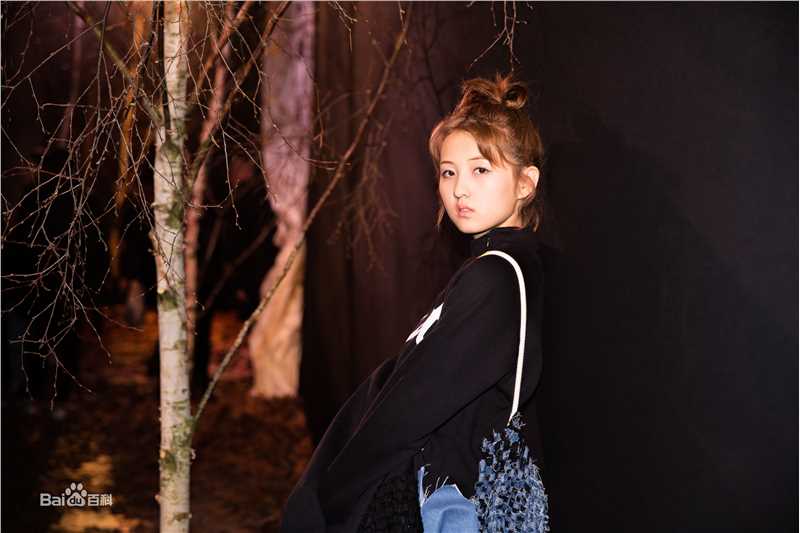 张子枫(Wendy Zhang)2017巴黎时装周生活照相册