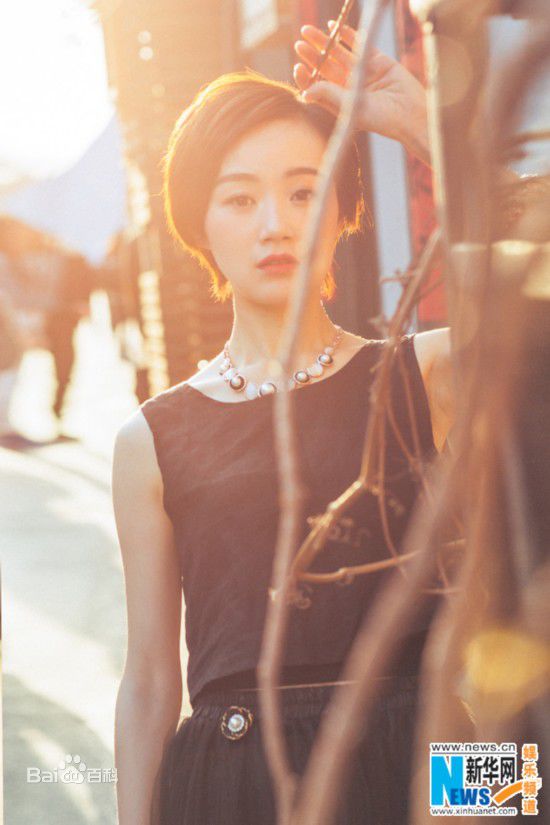 战菁一(Zhan Jingyi)2016年04月春光街拍素颜照壁纸