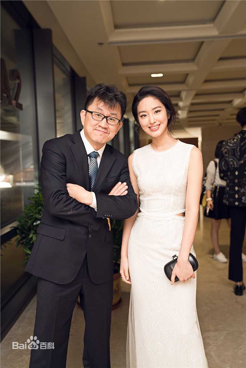 最新杨采钰(ora)在《夏天十九岁的肖像》中的壁纸