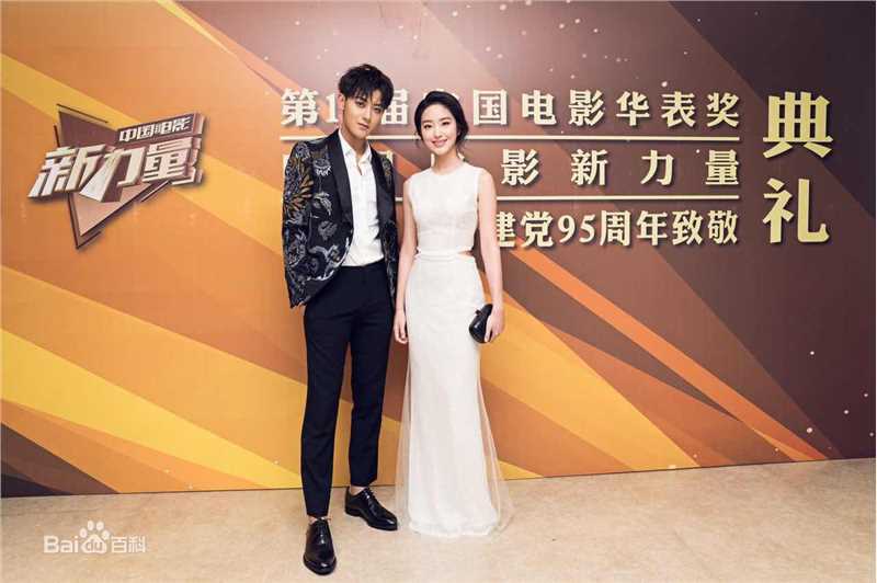 最新杨采钰(ora)在《夏天十九岁的肖像》中的壁纸