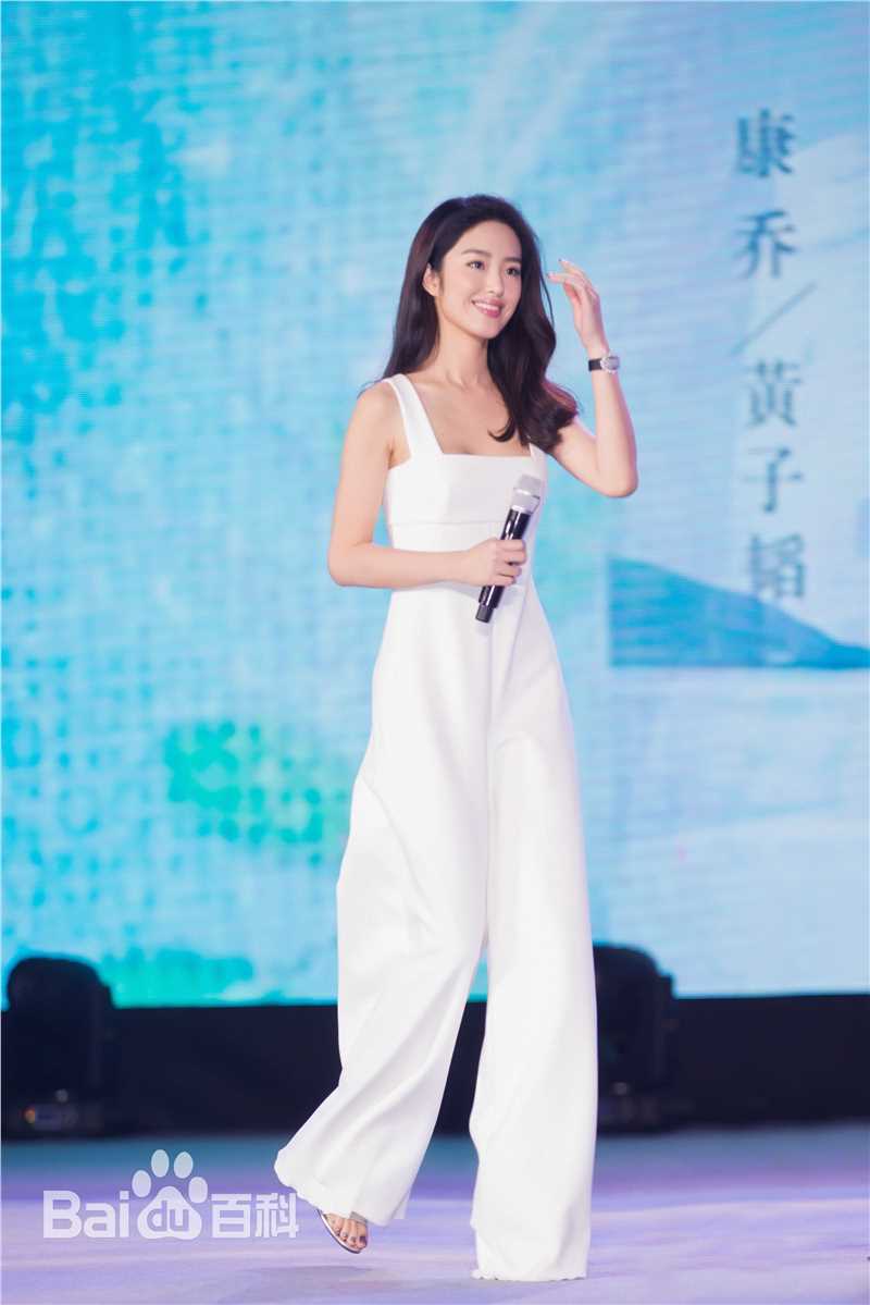 高清杨采钰(ora)在《夏天十九岁的肖像》中的图集