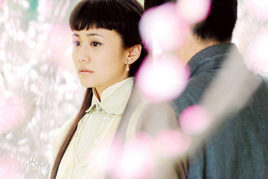 新一剪梅饰演万秋玲