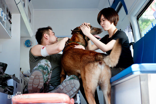 《神犬奇兵》饰演金凤凰